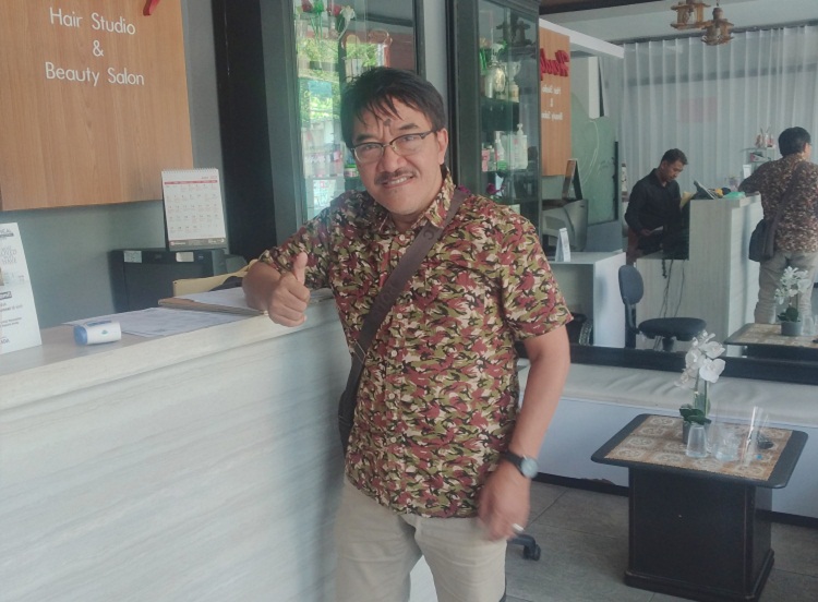 Bapak Hendy Selaku pemilik Hendy Salon. SP/ Femal Ishaq