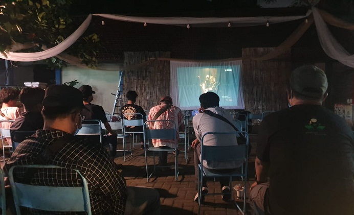 Video podcast yang diunggah di kanal Youtube IKA Stikosa AWS mengenai bisnis prostitusi. SP/ Lady Yuvinda