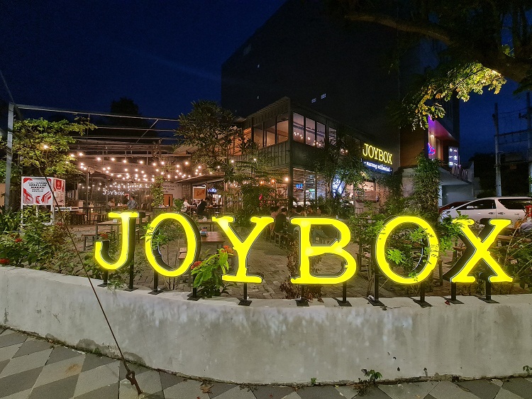 Joybox, warung Millenial yang berada di jalan Jawa. SP/ Satrya Nugraha