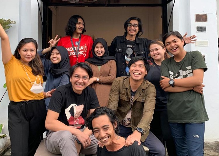 Funder, Ari Cahyo dan Michael Stefanus Krisna bersama rekannya. SP/ Satrya Nugraha