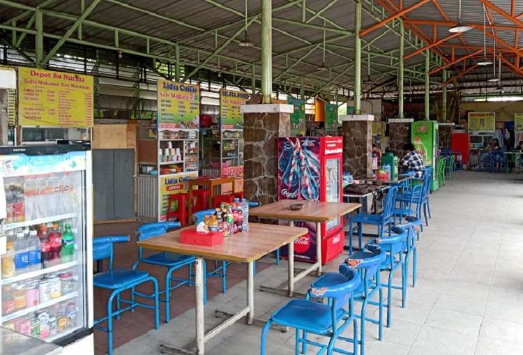 Sentra wisata kuliner (SWK) Krembangan yang sepi pengunjung. SP/  Sem