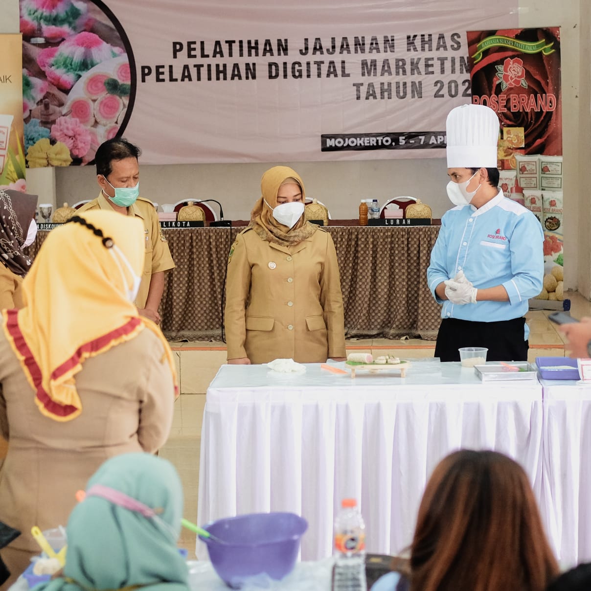 Program pemberdayaan masyarakat yang dikemas dalam berbagai pelatihan dan inkubasi wirausaha. SP/Dwy Aguw Susanti