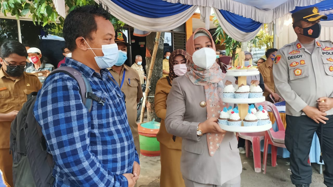 Wali Kota Mojokerto, Ning Ita saat merayakan ultah ke-42. SP/Dwy Agus Susanti