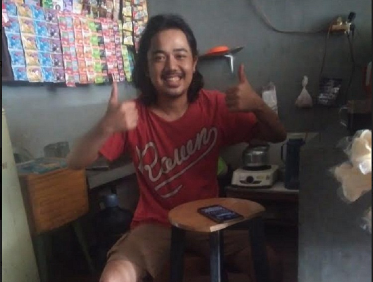 Pemilik kedai Warkop berkonsep kafe di daerah Putat Jaya Sekolah Rizky Rendy. SP/ Femal Ishaq