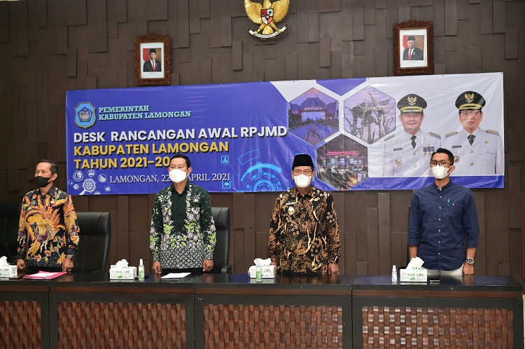 Bupati Yes saat membuka desk rancangan awal RPJMD Lamongan. SP/MUHAJIRIN KASRUN