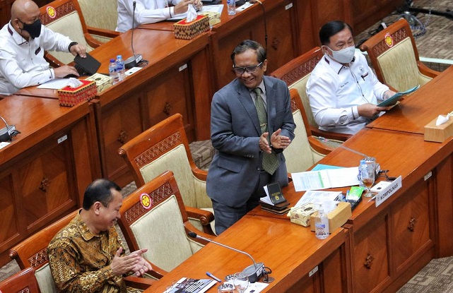 Mahfud MD, yang hadir di Komisi III DPR RI sebagai ex officio Ketua Kompolnas RI, bersama Ketua LPSK dan Komnas HAM, menjelaskan perkara Kasus Pembunuhan Brigadir J.