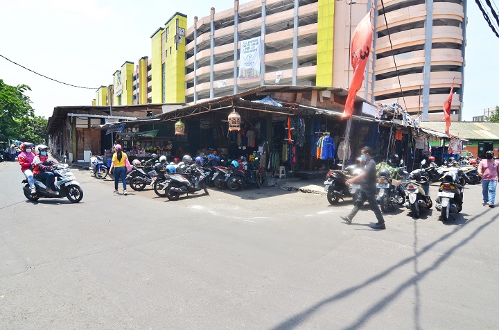 Suasana Pasar Turi Surabaya hingga Minggu (20/12/2020) terlihat tak terurus baik.  Sp/Arlana