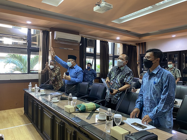 Jajaran Komisaris dan Direksi PT PJU saat dipanggil Komisi C, Kamis (26/8/2021) lalu. SP/Riko Abdiono