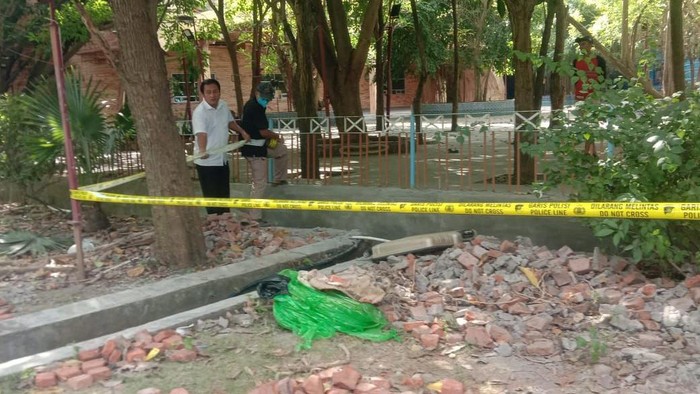 Lokasi penemuan bagian tubuh korban mutilasi di Trosobo, Sidoarjo, yang ditemukan di Kenjeran Park, Atlantis Land Surabaya, Senin (12/6/2023) kemarin oleh pemulung. 