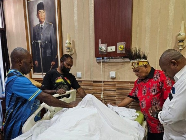 Lukas meninggal dunia di RSPAD Gatot Soebroto Jakarta Selasa siang. 