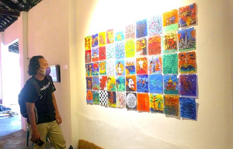 Beberapa lukisan dalam pameran seni multidisiplin Layar Berkembang, Kemudi Diputar. SP/ TLG