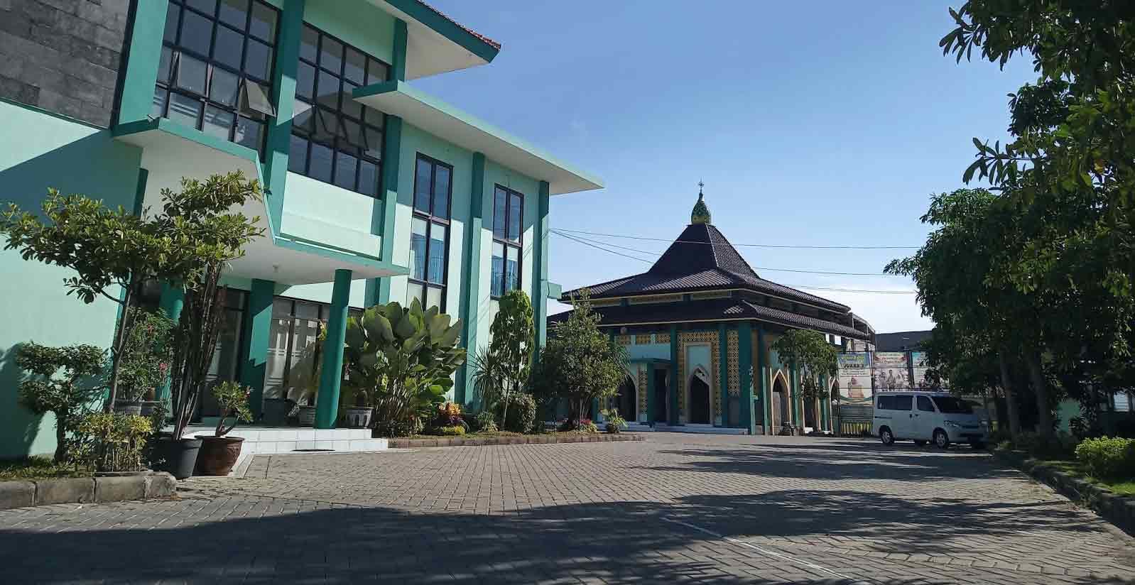 Caption: Madrasah Aliyah Negeri Surabaya .SP/AHMAD REZA