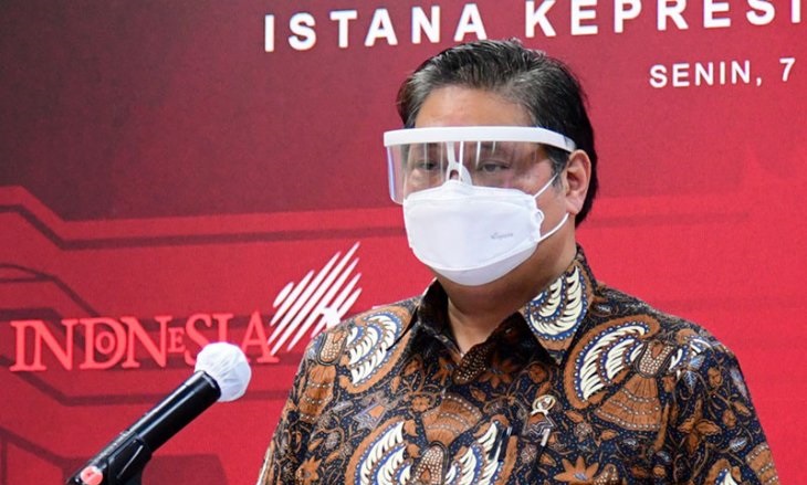 Menteri Koordinator (Menko) Bidang Perekonomian Airlangga Hartarto dalam jumpa pers daring dari Istana Kepresidenan, Jakarta, Senin (14/6).