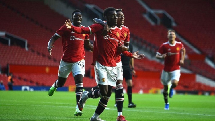 Para pemain MU merayakan gol saat melawan Brentford. SP/ Getty Image