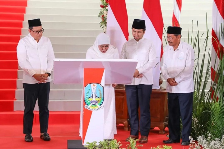 Gubernur Jawa Timur Khofifah Indar Parawansa meresmikan Masjid Raya Islamic Center Provinsi Jatim, Sabtu (18/3/2024) sore.