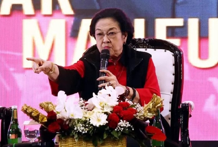 Ekspresi Megawati Soekarnoputri, Ketua Umum PDIP saat berpidato di ratusan relawan Ganjar-Mahfud di JIExpo, Jakarta, Senin malam. SP/ pdiperjuangan