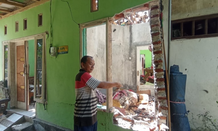 Kondisi rumah yang merakit mercon rusak, Minggu (16/4/2023) terlihat cukup parah.