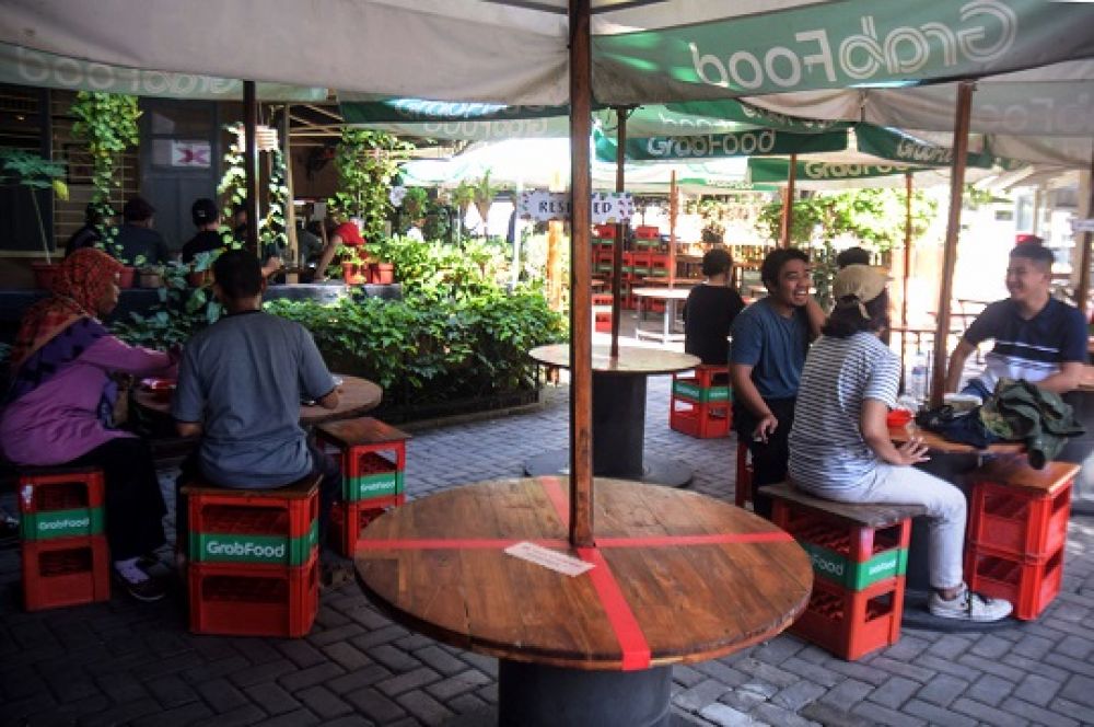 Meski ada pembatasan pengunjung dan physical distancing. Di masa transisi menuju new normal ini, omzet Aiola Eatery justru beranjak naik bila dibandingkan masa PSBB.
Foto: SP/Patrick Cahyo
