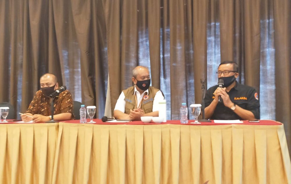 Kepala BPBD Jatim dan Kepala BNPB saat melakukan sosialisasi pencegahan covid di Surabaya.