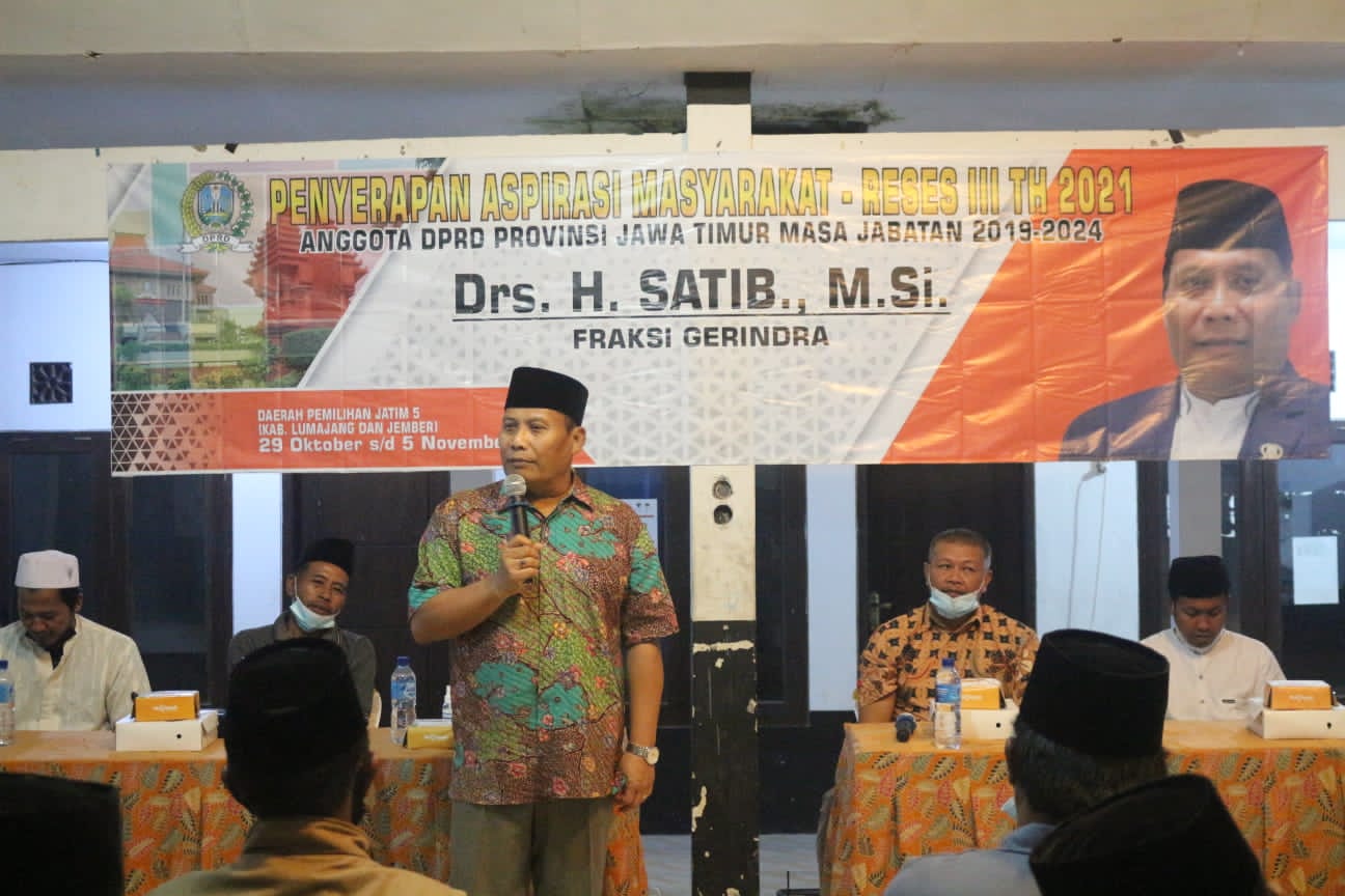 M Satib saat menggelar reses di Desa Panduman, Kecamatan Jelbuk Kabupaten Jember, Kamis (4/11/2021).