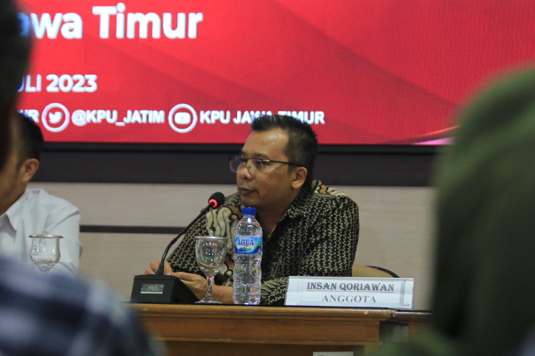 Insan Qoriawan, Komisioner KPU Jatim Ungkap 427 Bacaleg DPRD Jatim Tidak Memenuhi Syarat. (Foto : Byob/SP)