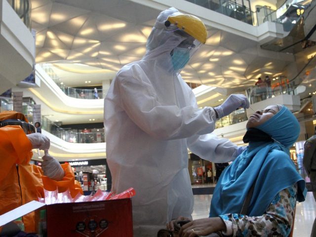 Wali Kota Malang, Sutiaji meminta dinas terkait untuk melakukan Rapid Test Antigen di pusat perbelanjaan.SP/PEMKAB MALANG