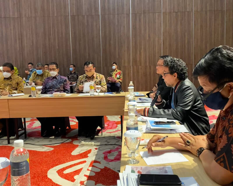 Ketua Pansus Lkpj Gubernur Tahun 2021 H Mahdi memimpin rapat bersama BUMD di Batu, Senin 4/4/2022. 
