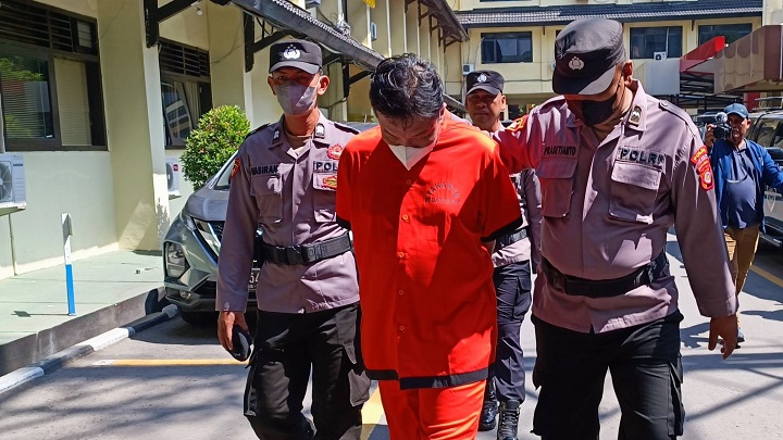 Pelaku BM, yang mencabuli belasan bocah perempuan di sebuah apartemen di Sleman, dibekuk oleh Polda DIY, Senin (29/5/2023).