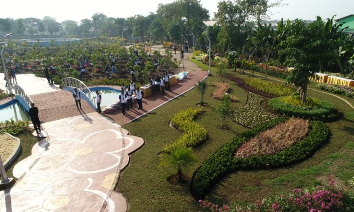 Taman Harmoni Surabaya yang terletak di Keputih, menjadi salah satu taman yang cukup diminati sejak dibuka kembali selama pandemi Covid-19. SP/Al Qomar