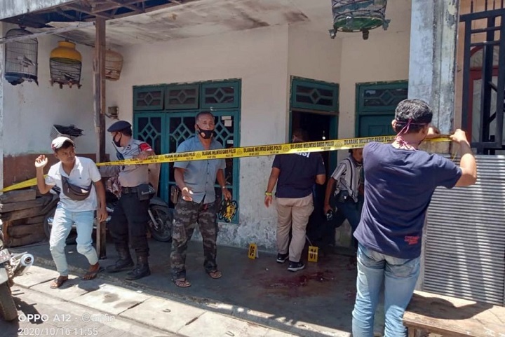 Lokasi tempat pembacokan Ahmad Suhandi dipasangi garis polisi di daerah Wonosari. SP/Septyan