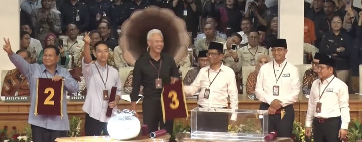 Tiga pasangan Capres-Cawapres Anies Baswedan-Cak Imin, kemudian Prabowo Subianto-Gibran Rakabuming Raka dan Ganjar Pranowo-Mahfud MD, usai mendapat nomor urut pada Pilpres 2024 mendatang.