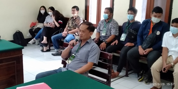Sony Handoko Saat memberikan keterangan dalam sidang di PN Surabaya. SP/BUDI MULYONO.