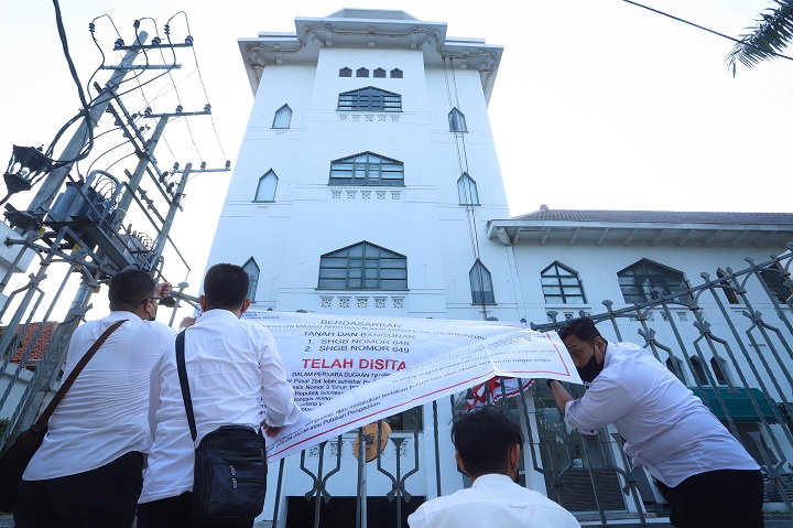 Gedung Wismilak Surabaya, pada Senin (14/8/2023) kemarin dilakukan penyitaan oleh tim Subdit III Tipikor Ditreskrimsus Polda Jatim. SP/Ariandi