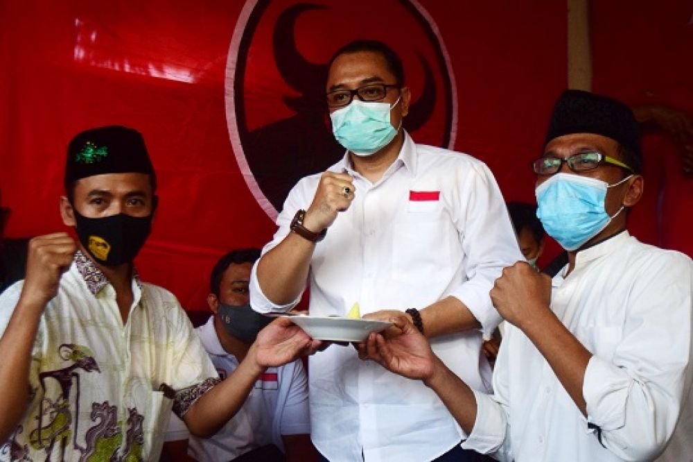 Eri Cahyadi resmikan posko Aliansi Relawan Eri Cahyadi - Cak Armudji atau AREC , Senin (21/09/20).SP/Patrik Cahyo