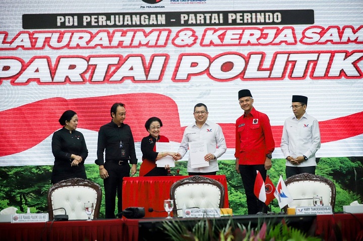 Ekspresi Ganjar Pranowo yang terlihat gembira saat PDIP menandatangani MoU kerjasama Pilpres 2024 untuk memenangkan Bacapres Ganjar Pranowo, di Kantor DPP PDIP, Jumat (9/6/2023).