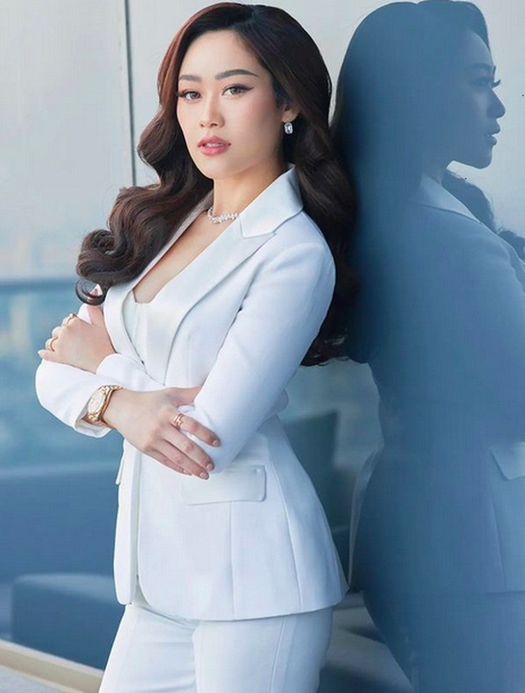 Poppy Capella, pemegang lisensi Miss Universe Indonesia dan Malaysia.