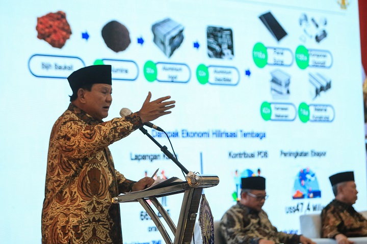 Calon presiden Prabowo Subianto saat menyampaikan visi dan misi dalam acara Dialog Terbuka Muhammadiyah di Universitas Muhammadiyah Surabaya, Jumat (24/11/2023). SP/Arlana