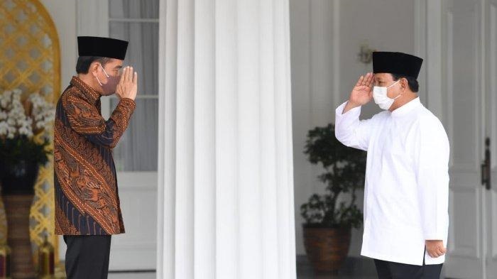 Joko Widodo dan Prabowo Subianto saling menyapa di Gedung Agung atau Istana Negara Yogyakarta, Mei 2022 lalu.