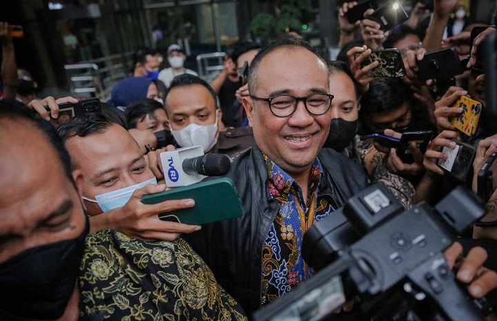 Ekspresi Rafael Alun Trisambodo sesudah diperiksa KPK selama 8,5 jam terkait klarifikasi hasil laporan kekayaan yang dinilai janggal oleh PPATK, Rabu (1/3/2023).