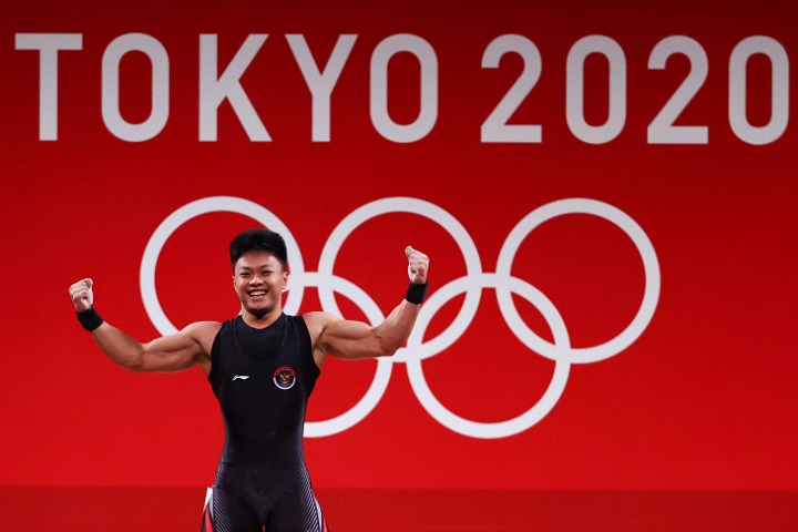 Ekspresi Rahmat Erwin Abdullah usai mengangkat angkatan clean and jerk dan memastikan meraih medali Perunggu. SP/Reuters