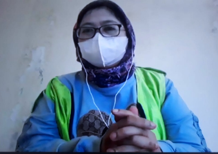 Terdakwa Elizabeth Susanti bin Soehardjo, menjalani sidangnya di ruang Candra, PN Surabaya, secara online, Selasa (03/08/2021). SP/Budi Mulyono