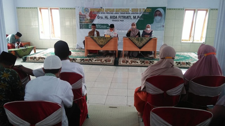 Hj Aida Fitriati saat reses III di Kecamatan Beji Kabupaten Pasuruan, Senin (1/11/2021).