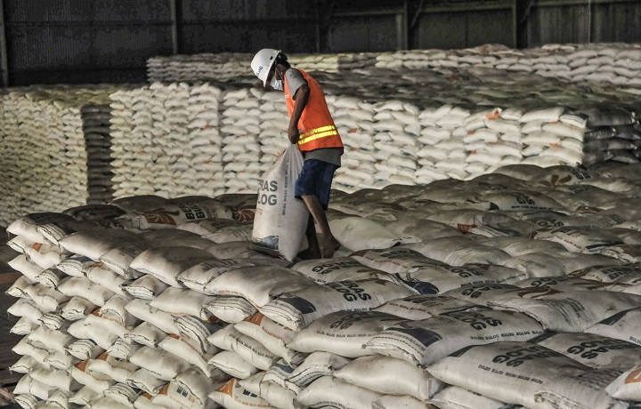 Ratusan ribu ton beras impor tak terpakai di Gudang Bulog, Jakarta, Kamis (18/3/2021). Sp/setneg/merdeka