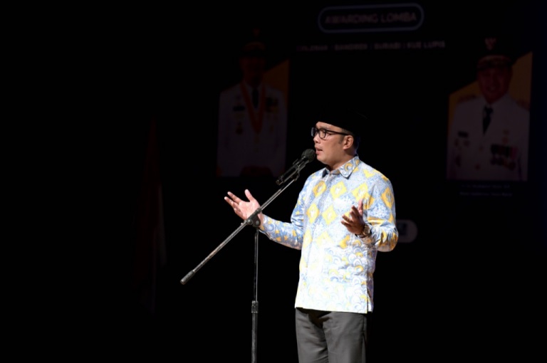 Gubernur Jawa Barat Ridwan Kamil berbicara Pancasila dalam acara Bangkit Milenial Fest 2021 di Balai Pengelolaan Taman Budaya, Jalan Bukit Dago Selatan, Kota Bandung, Selasa (1/6/2021).
