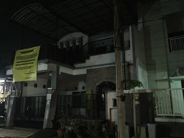 Rumah milik Andika Aribowo di Delta Puspo Waru No. 71 Rabu (17/2/2021) malam tadi sudah digembok dan disegel oleh PN Sidoarjo. Sp/Patrik