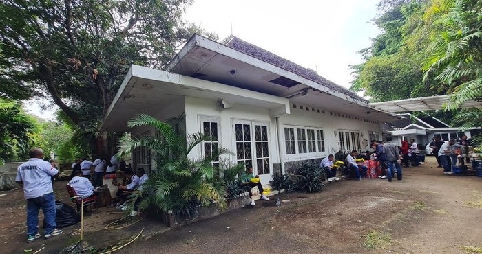Suasana rumah Guruh Soekarnoputra di kawasan Kebayoran Baru, Jakarta Selatan, Kamis (3/8/2023) yang menjelang dieksekusi oleh Pengadilan Negeri Jakarta Selatan.