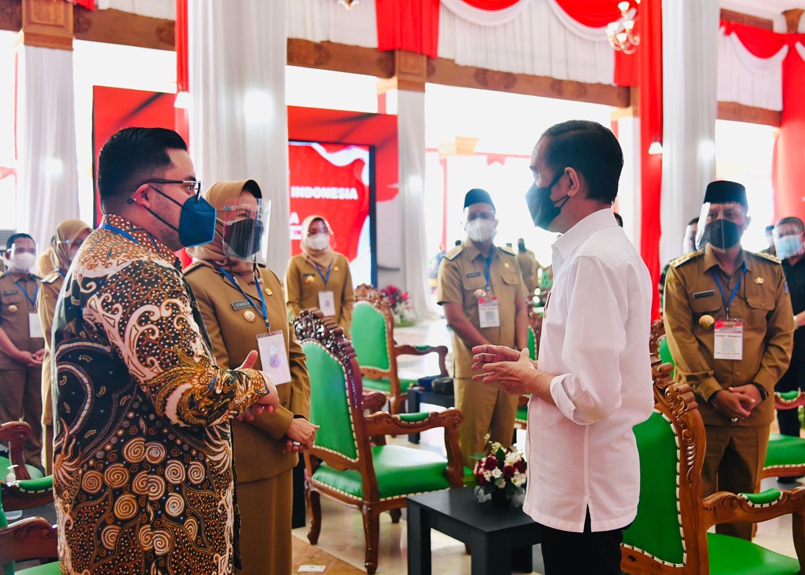 Bupati Kediri, Haninditho Himawan Pramana (kiri) saat bersama Presiden RI Jokowi