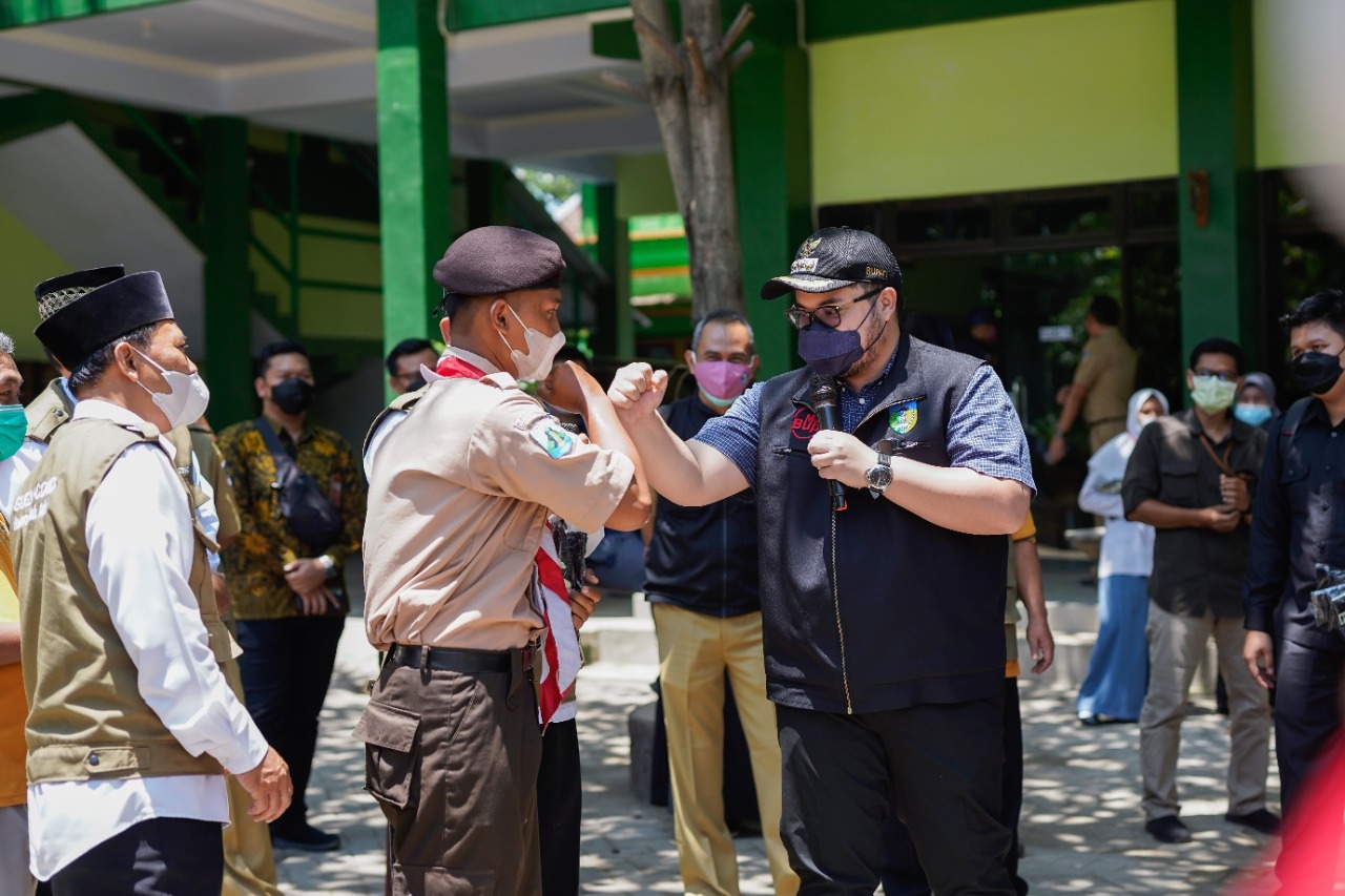 Mas Bub Ditho meninjau vaksin di MAN 1 Kediri