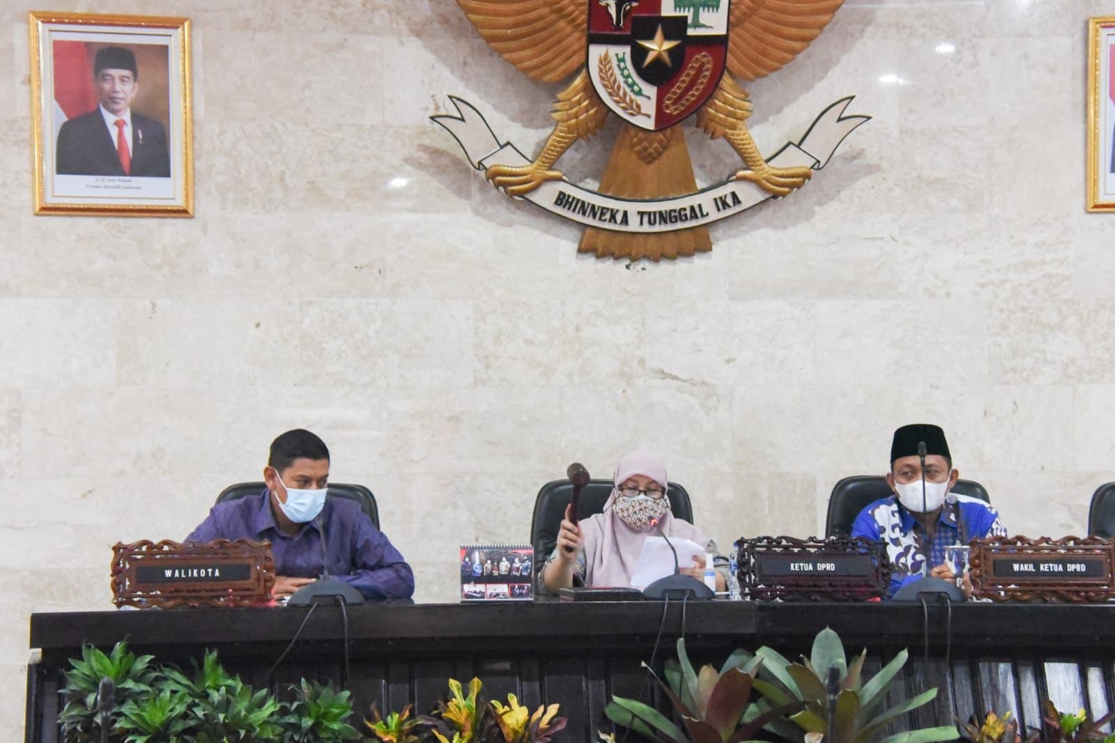 Walikota Kediri Abdullah Abu Bakar bersama pimpinan DPRD Kota Kediri