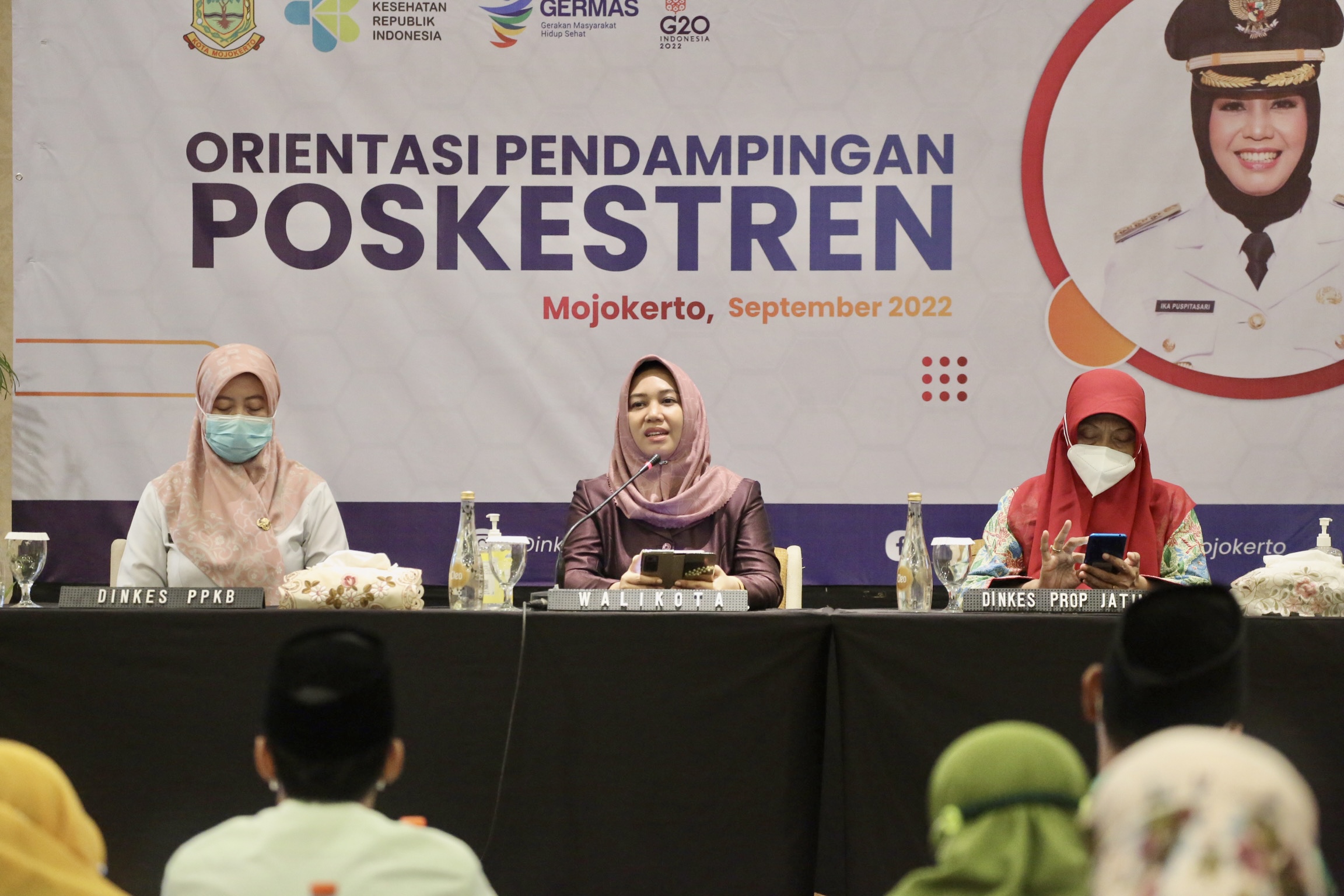 Walikota Ning Ita saat membuka orientasi pendampingan Poskestren